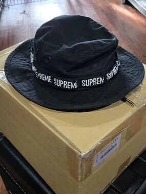 Supreme Black Logo Trim Bucket Hat